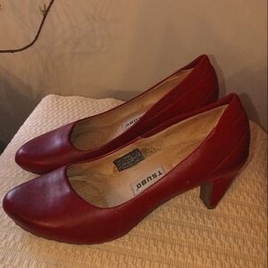Tsubo Women's Red Leather👠 Heels Size 7.
